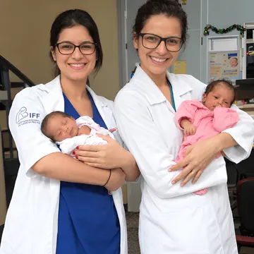Alanna e Agatha as Gêmeas